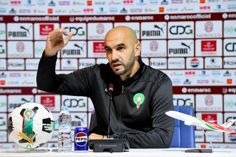 الركراكي يعلق على إصابة حكيمي ويحدد بديله في كأس إفريقيا