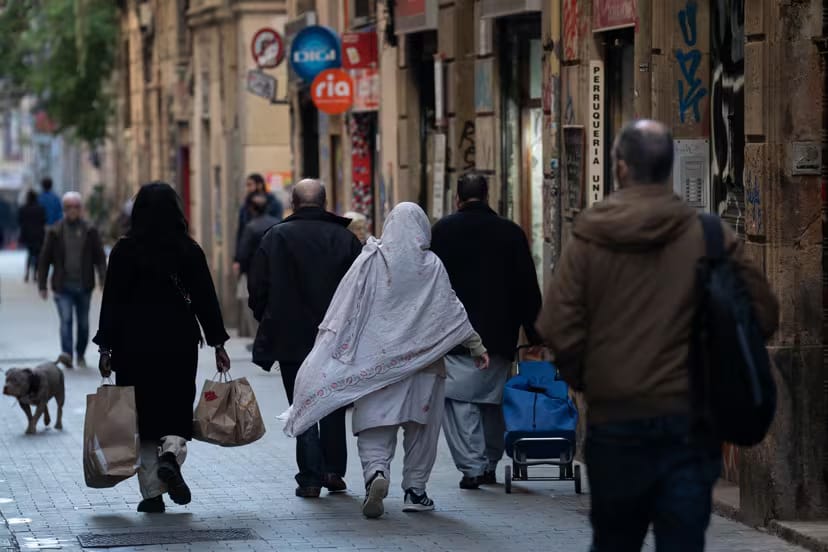 مغاربة كاتالونيا في الصدارة.. أزيد من 300 ألف “ابن للمملكة” ينعشون ديموغرافيا الإقليم