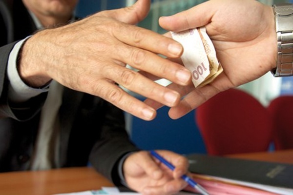 القضاء المالي بفاس يرجئ ملف “عين بني مطهر”.. شقة بالسعيدية تجر رئيساً سابقاً للإدانة