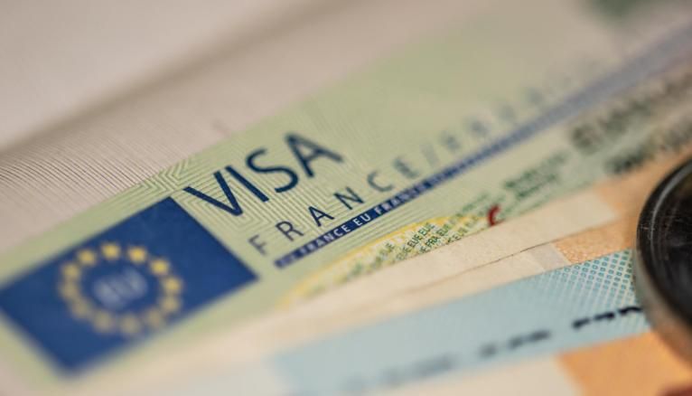 المغرب ثاني أكبر مستفيد من تأشيرات فرنسا في 2025