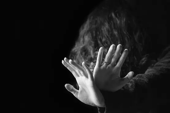 كاميرا منزلية تفضح أبًا مغتصبًا لابنته في بوسكورة.. والدرك يتدخل