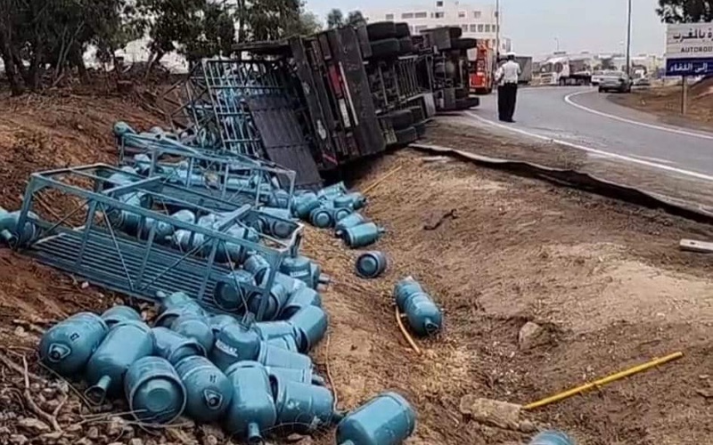 تعطل حركة المرور إثر انقلاب شاحنة غاز قرب الجديدة