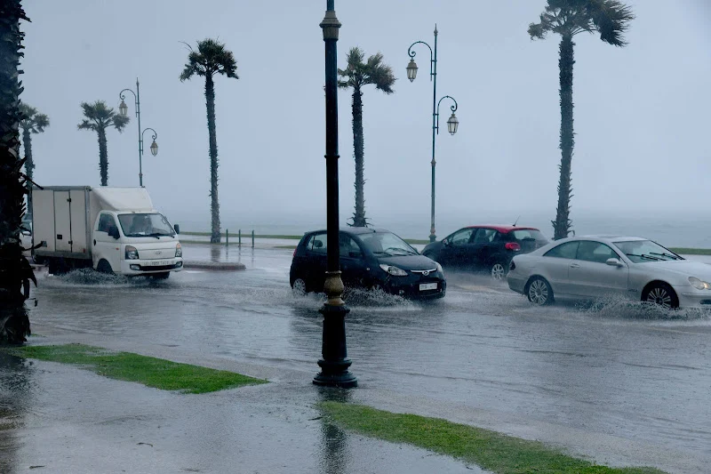 أمطار رعدية ورياح قوية تضرب مناطق متفرقة من المغرب اليوم