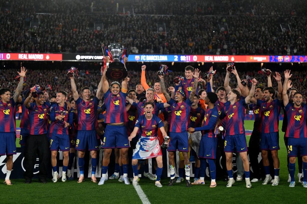 برشلونة يظفر بلقب الليغا للموسم الثاني على التوالي بفوزه على ريال مدريد