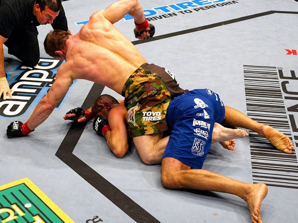 تجربة غريبة في الدوري الإنجليزي .. فريق يعتمد على مقاتل MMA في التداريب.