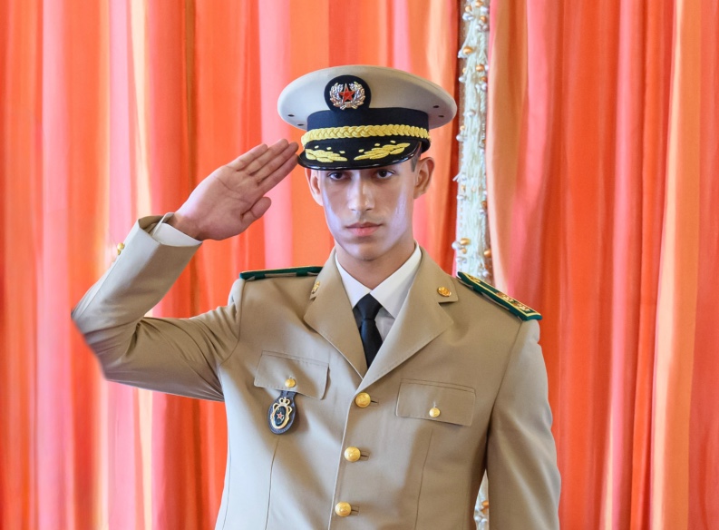 ولي العهد الأمير مولاي الحسن يشرف على تخرج نخبة ضباط الدفاع والأركان بالقنيطرة