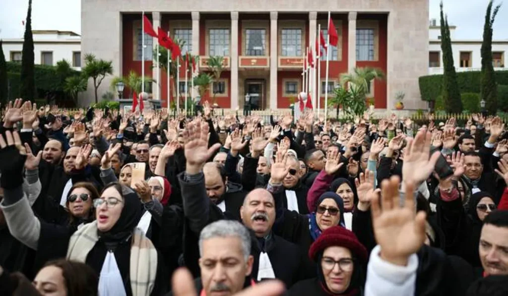 المحامون يصعدون ضد قانون المهنة الجديد والعدل تتمسك بالإصلاح