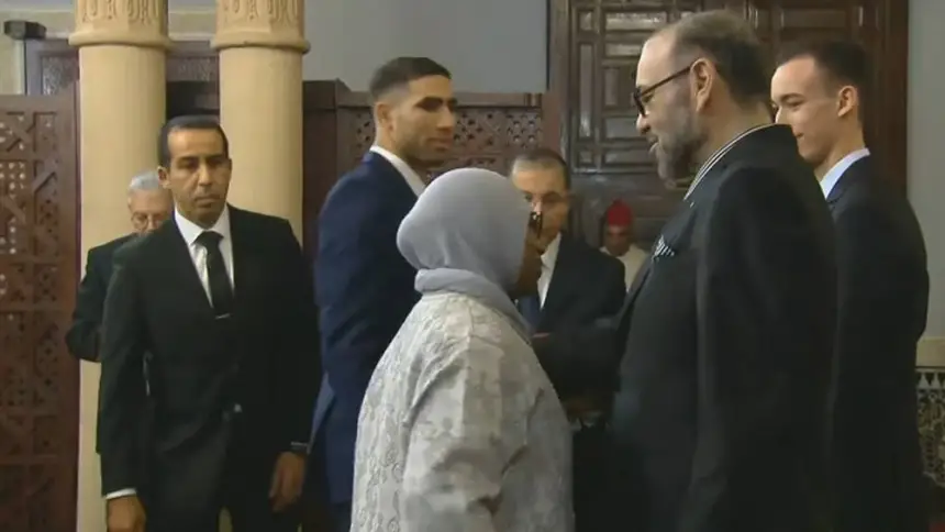 حكيمي يبرز الدور المحوري للملك في إنجازات الكرة المغربية