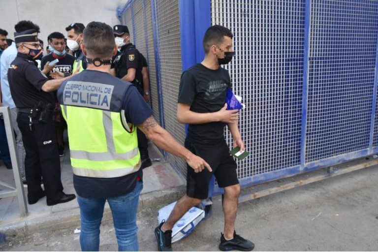 المحكمة العليا الإسبانية تمنع الترحيل الفوري للمهاجرين الواصلين سباحة إلى سبتة ومليلية