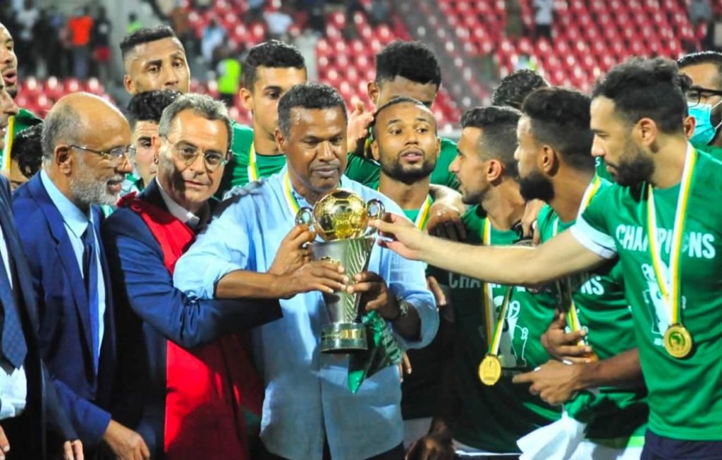 “أبناء الدار يصنعون التاريخ”.. الشابي يتغنى بأغلى ألقابه مع الرجاء