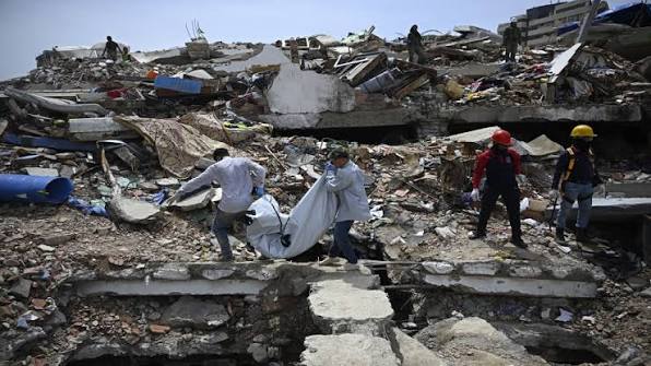 كولومبيا في قبضة كارثة: زلزال بقوة 7.4 يودي بحياة المئات ويشل الحياة