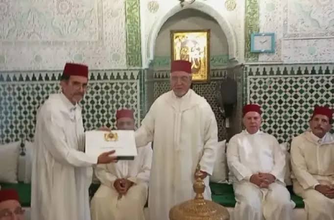 لجنة ملكية تسلم هبة لضريح سيدي بليوط بالدار البيضاء