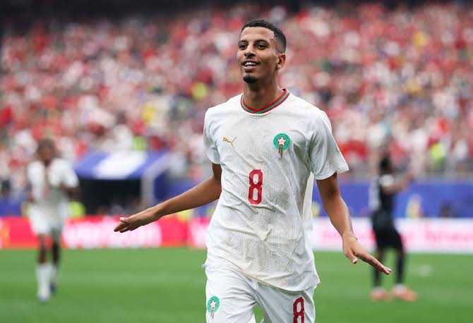 برشلونة يضع الدولي المغربي عز الدين أوناحي ضمن خياراته لتعويض دي يونغ