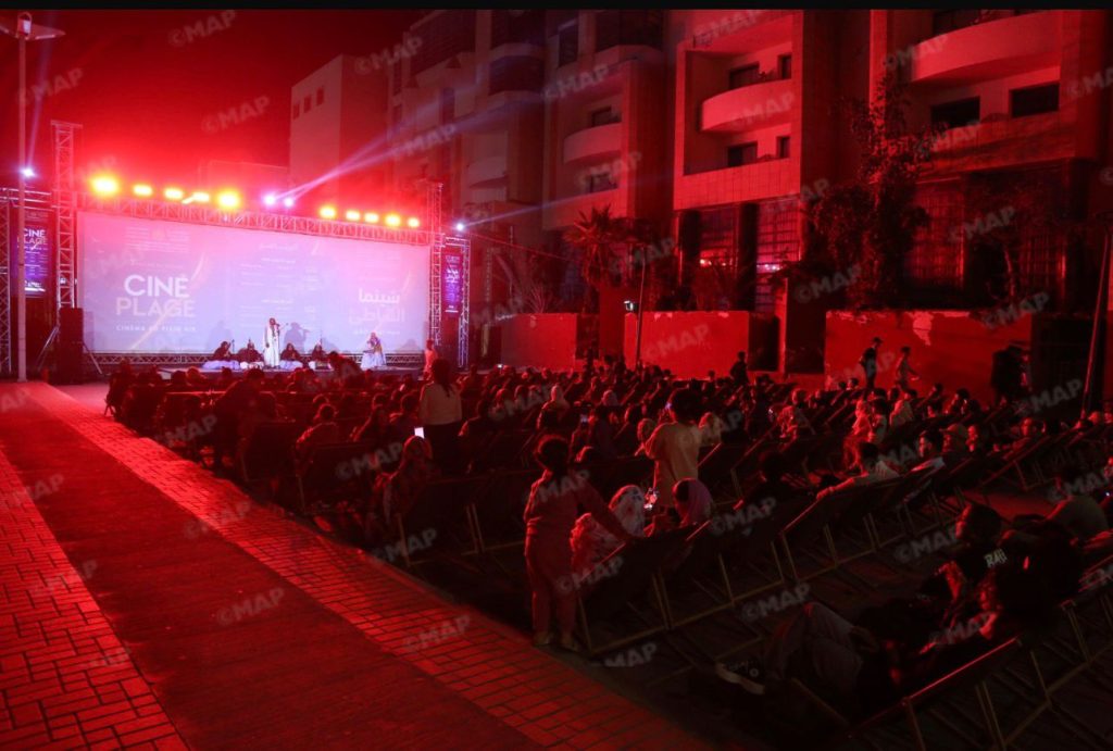 عروض الشاطئ السينمائية تضيء فضاءات الداخلة في محطتها الثالثة