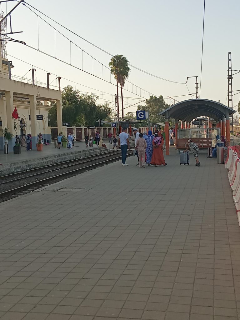 القصر الكبير.. تدخل للسلطات المحلية بمحطة القطار للتصدي للهجرة غير النظامية