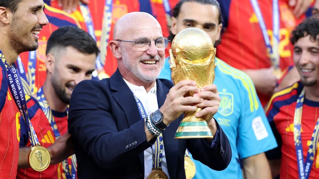 رسميا.. الاتحاد الإسباني يمدد عقد دي لا فوينتي حتى 2032