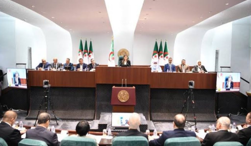 البرلمان الجزائري يصادق على نشر وحدات من الجيش في النيجر