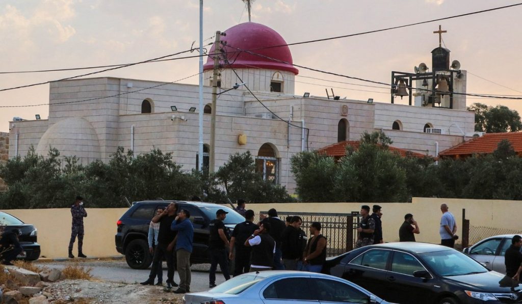 هجوم الكرك: 7 قتلى و34 مصابا في اعتداء مسلح على كنيسة بالأردن