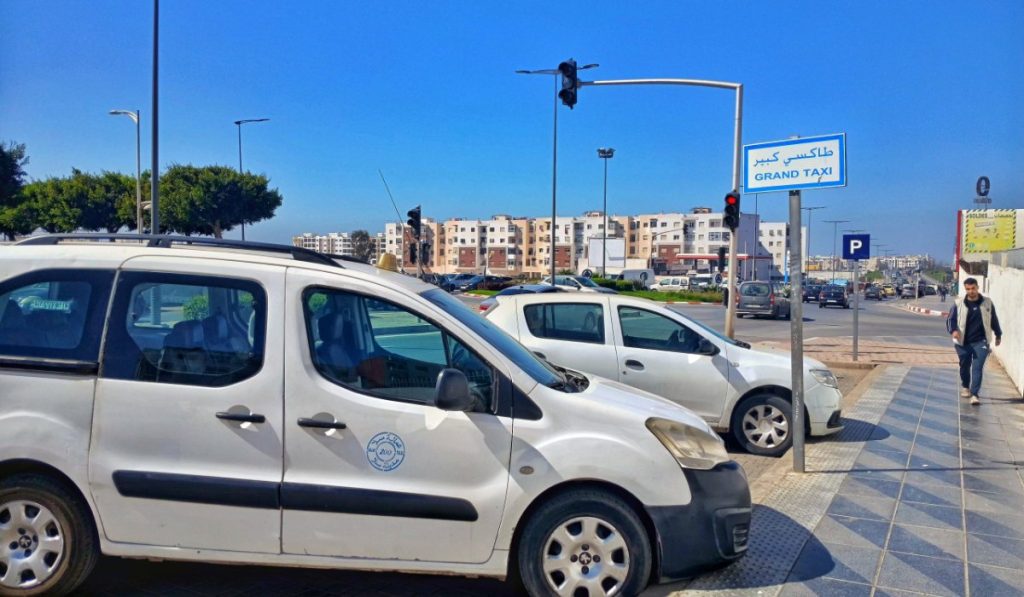 سيارات الأجرة الكبيرة بالرباط: النقابات تطالب بزيادة درهم في التعريفة