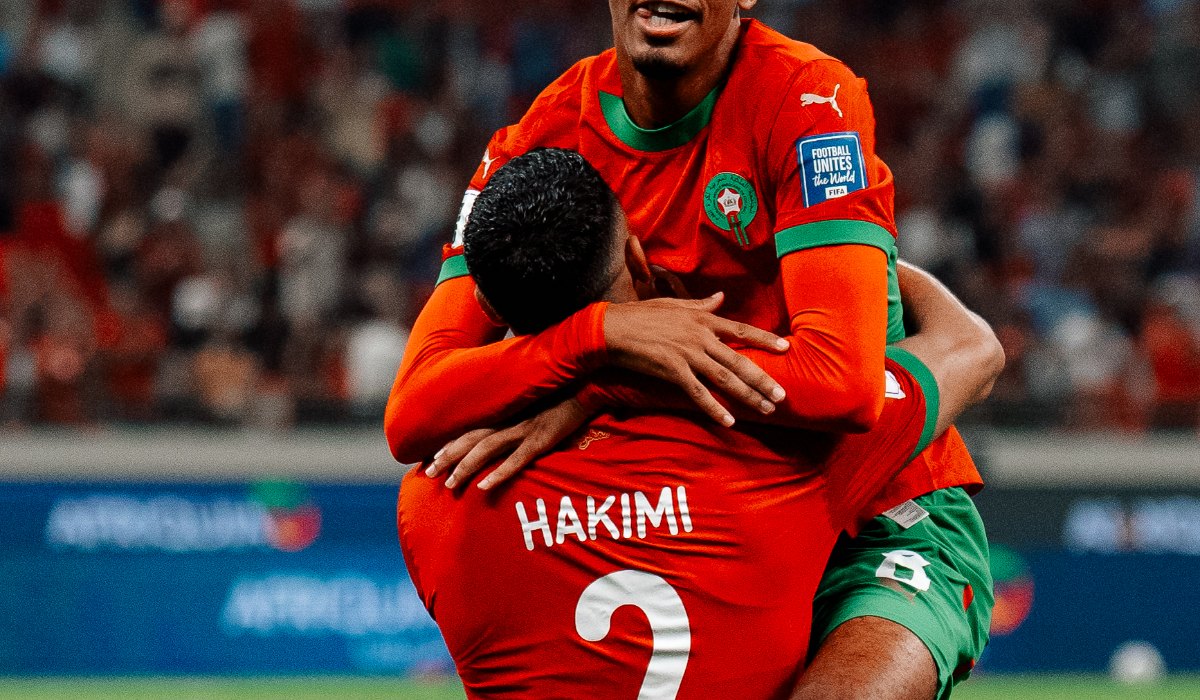 أشرف حكيمي وعز الدين أوناحي بقميص المنتخب المغربي
