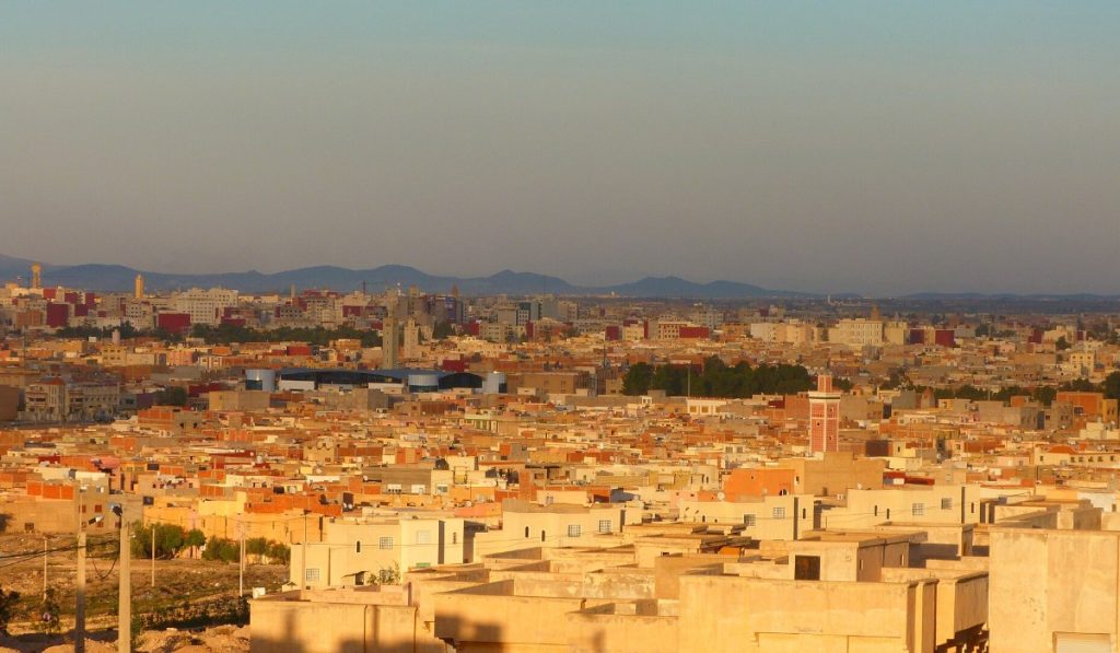 قانون الجنسية الجزائري: تحذيرات للمغاربة المقيمين بالجزائر